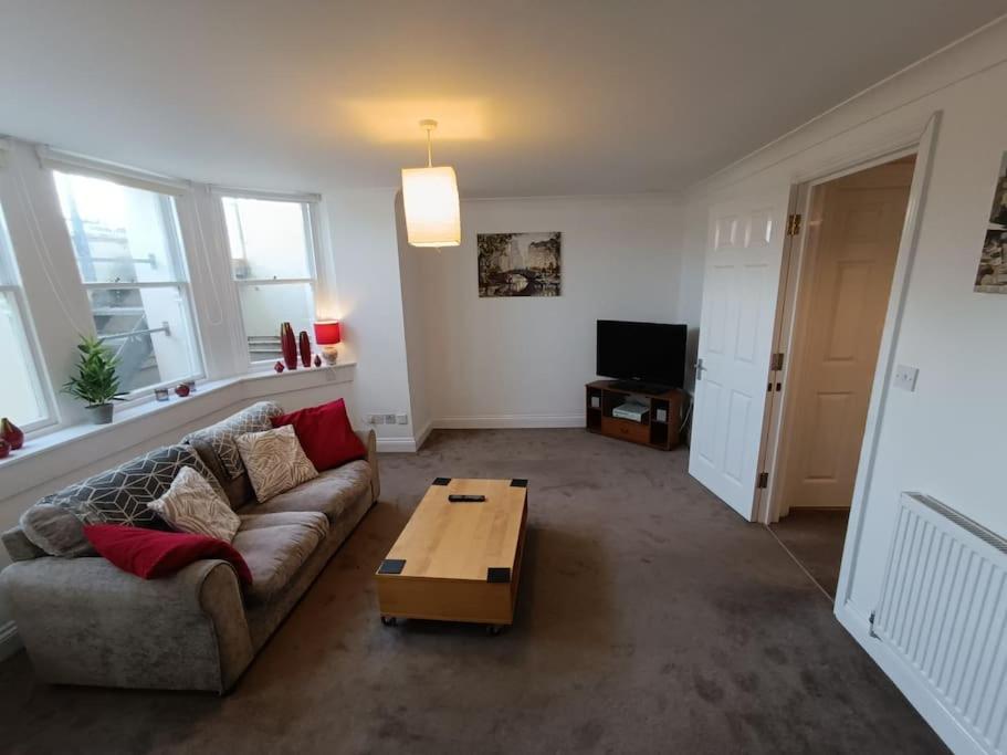 Seafront Apartment In イーストボーン エクステリア 写真