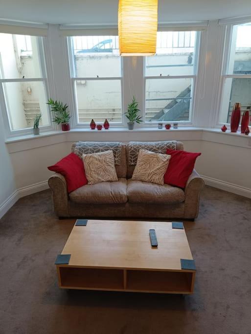 Seafront Apartment In イーストボーン エクステリア 写真